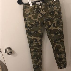Camo skinny jeans
